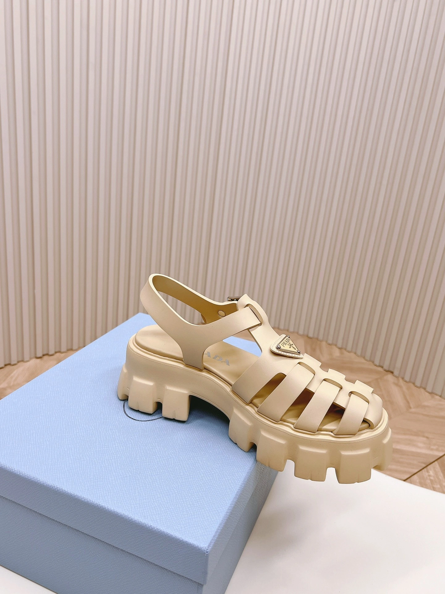 COCO--- Pr141 1X853M_3LKK_F0482_F_DD55 1X853M_3LKK_F0482_F_055 Thick soles：5.5cm item:D-X062E2008W